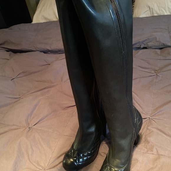NIB Chanel High Quilted Lambskin Boots Size 37.5 - Picture 9 of 11